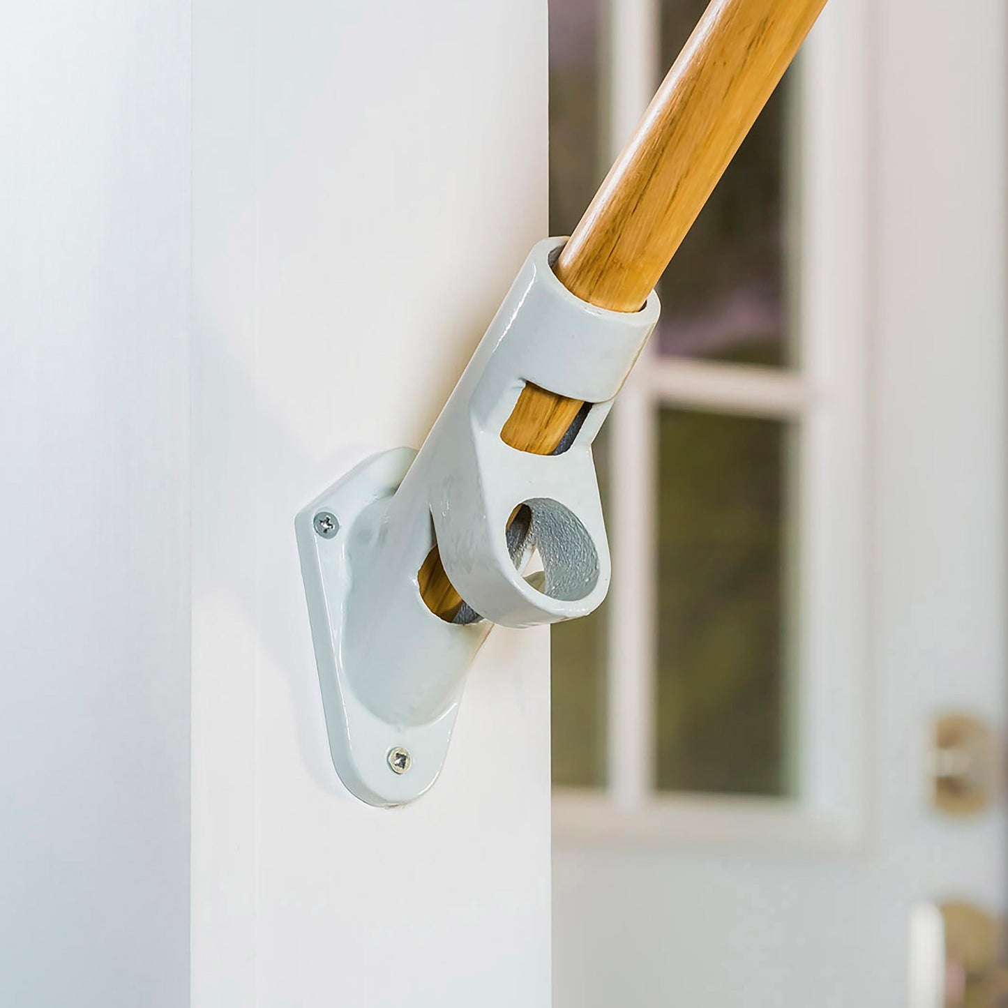 2-Position Cast Iron House Flag Bracket, White